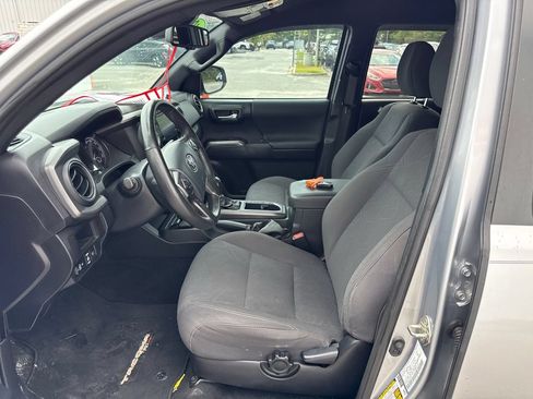 Used 2019 Toyota Tacoma TRD Sport AWD/4WD image 10