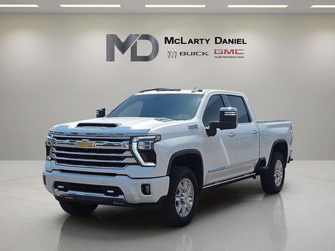 Certified 2025 Chevrolet Silverado 2500 High Country w/ Technology Package AWD/4WD image 3