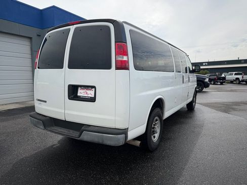 Used 2018 Chevrolet Express 3500 LT w/ LT Preferred Equipment Group RWD image 4