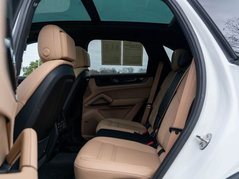 Certified 2024 Porsche Cayenne image 34