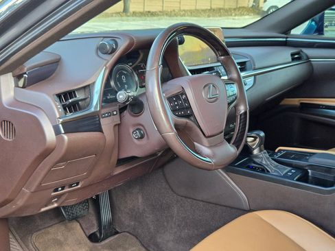 Used 2020 Lexus ES 300h w/ Premium Package FWD image 13