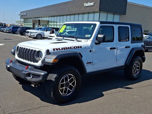 Used 2025 Jeep Wrangler Unlimited Rubicon image 3