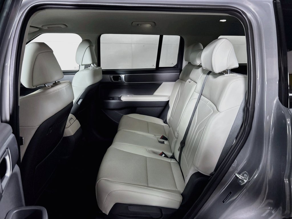 Used 2025 Hyundai Santa Fe SEL AWD/4WD image 19