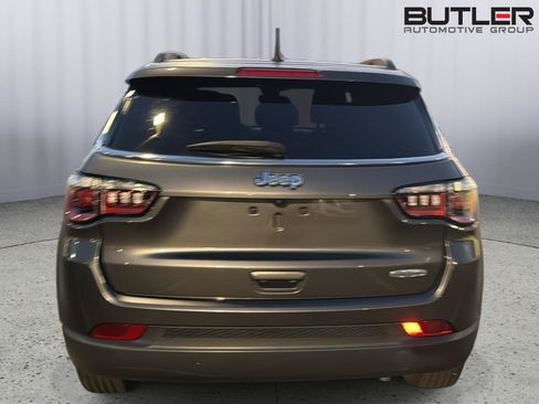 Used 2022 Jeep Compass Latitude FWD image 9