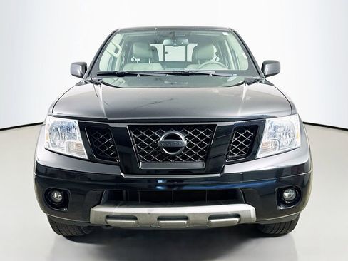 Used 2021 Nissan Frontier SV w/ Midnight Edition Floor Mats AWD/4WD image 2