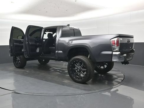 Used 2020 Toyota Tacoma TRD Off-Road AWD/4WD image 54