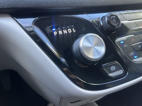 Used 2023 Chrysler Pacifica Touring-L FWD image 35