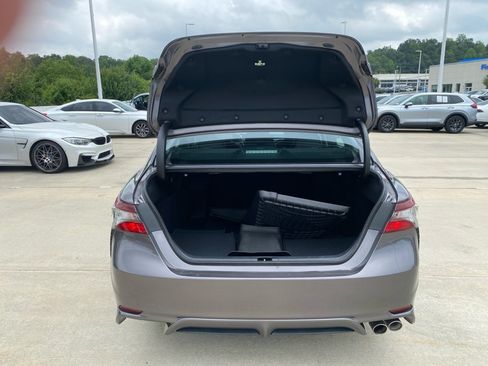 Used 2021 Toyota Camry SE w/ Convenience Package FWD image 18