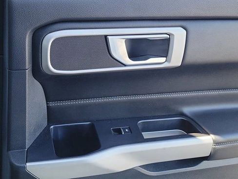 Used 2021 Ford Explorer XLT image 7