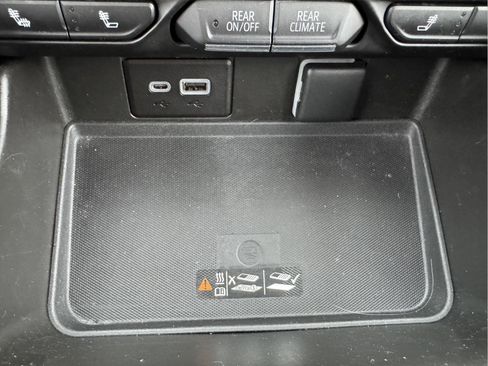 Used 2022 Chevrolet Suburban RST w/ Luxury Package image 16