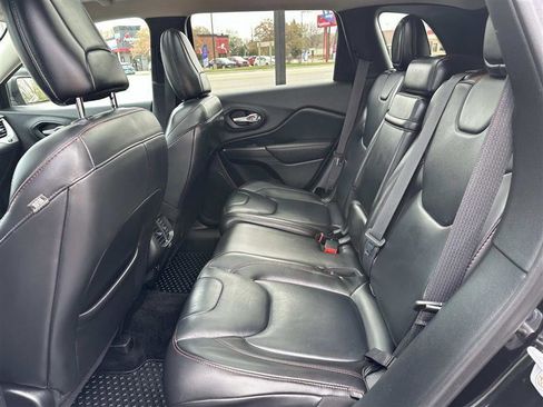Used 2015 Jeep Cherokee Trailhawk w/ Leather Interior Group AWD/4WD image 12
