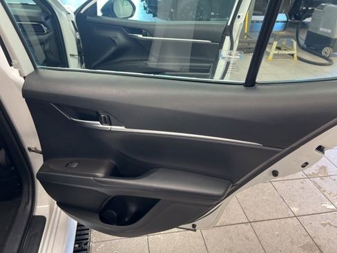 Used 2021 Toyota Camry SE w/ Cold Weather Package image 15