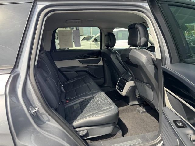 Used 2024 Lincoln Nautilus Reserve AWD/4WD image 9