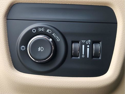 Used 2025 Jeep Grand Cherokee L Limited AWD/4WD image 18