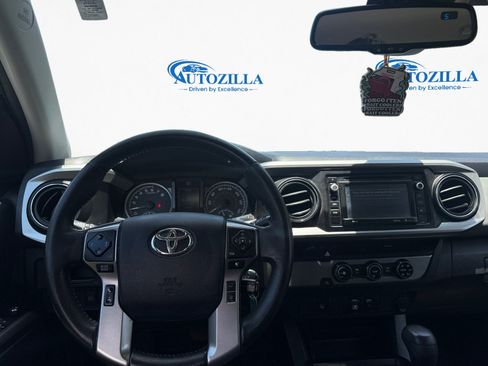 Used 2018 Toyota Tacoma 2WD Double Cab image 9