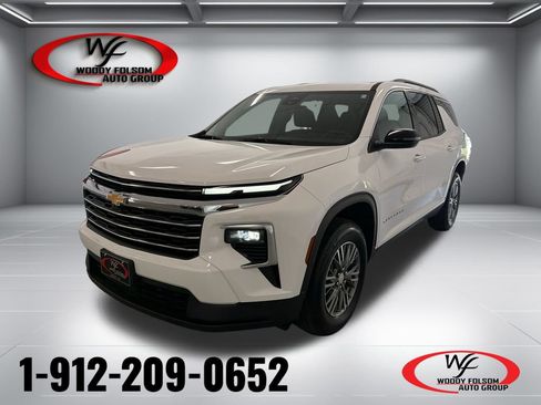 Used 2026 Chevrolet Traverse LT FWD image 1