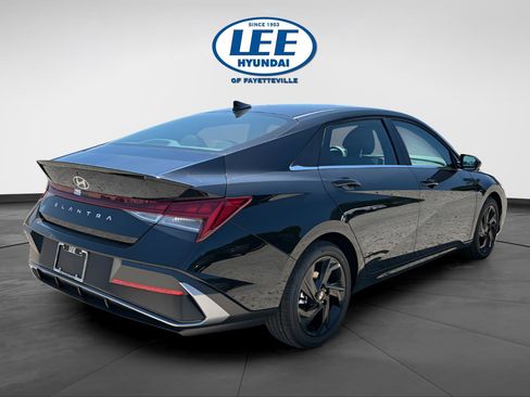 New 2026 Hyundai Elantra SEL Sport FWD image 3