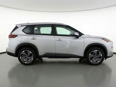 Used 2025 Nissan Rogue SV image 11