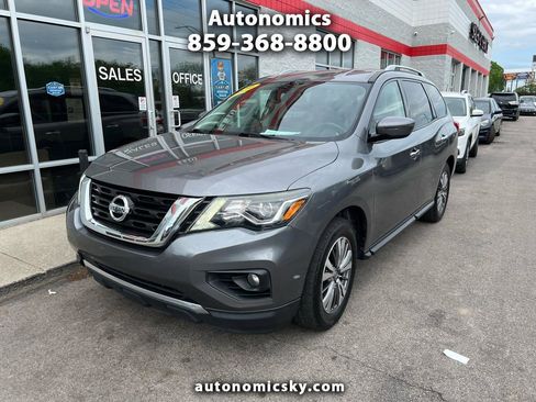 Used 2020 Nissan Pathfinder SV image 1