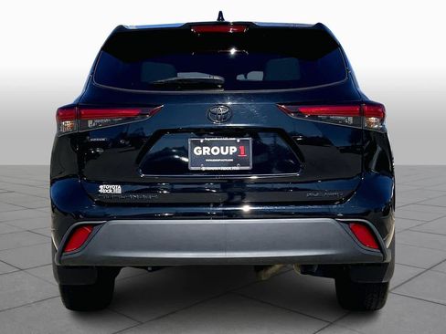 Used 2024 Toyota Highlander XLE image 5