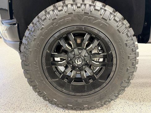 Used 2019 Chevrolet Silverado 1500 High Country w/ Technology Package AWD/4WD image 35