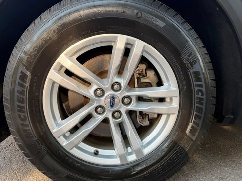 Used 2020 Ford Explorer XLT w/ Equipment Group 202A RWD image 20