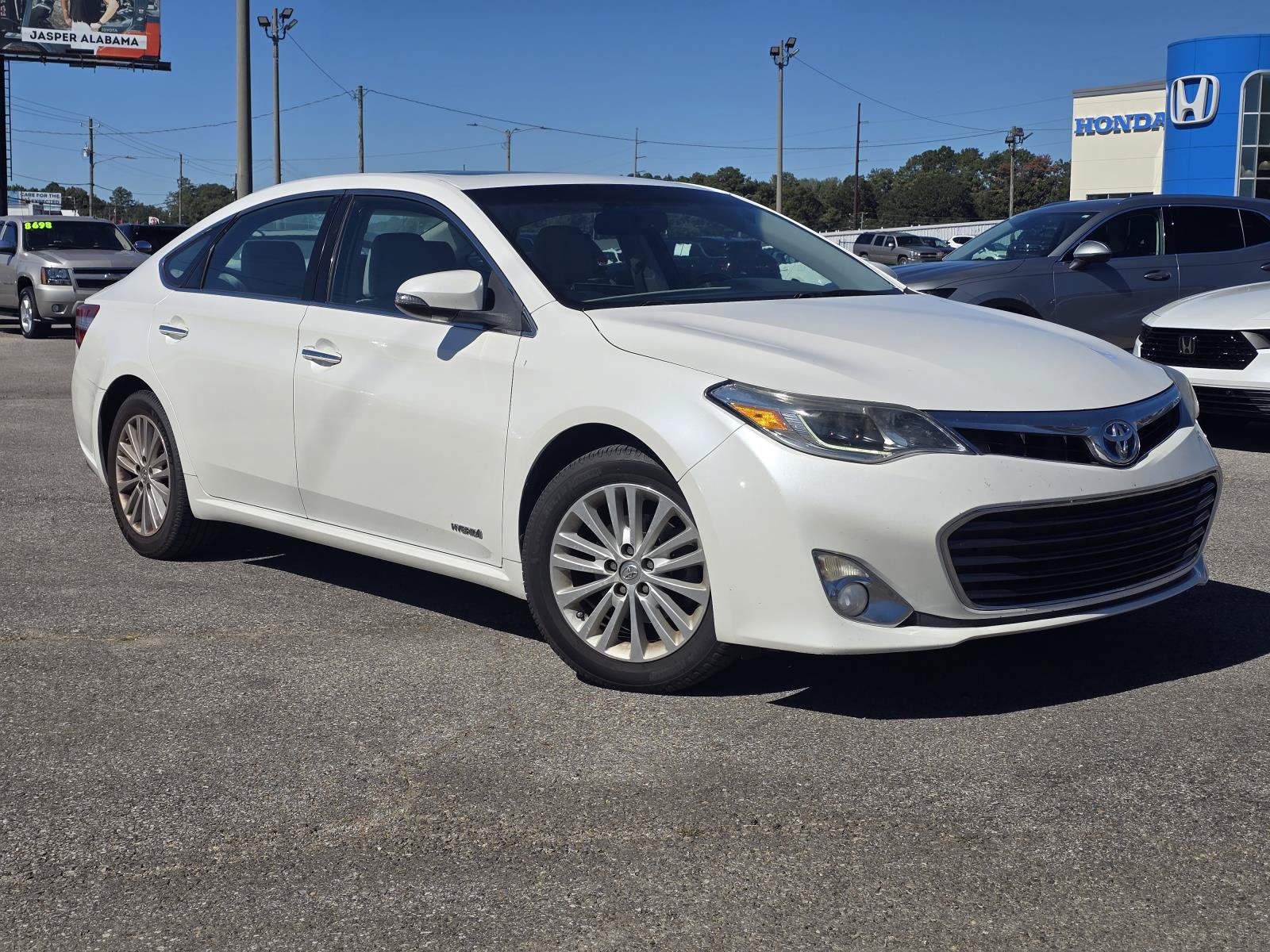 Used 2013 Toyota Avalon Limited FWD image 2