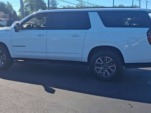 Certified 2024 Chevrolet Suburban Z71 w/ Luxury Package AWD/4WD image 8