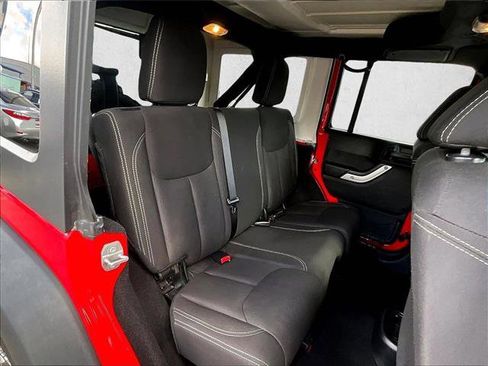 Used 2016 Jeep Wrangler Unlimited Rubicon w/ Connectivity Group image 28