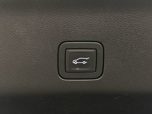 Used 2025 GMC Yukon XL Denali w/ Sun & Power Step Package image 14