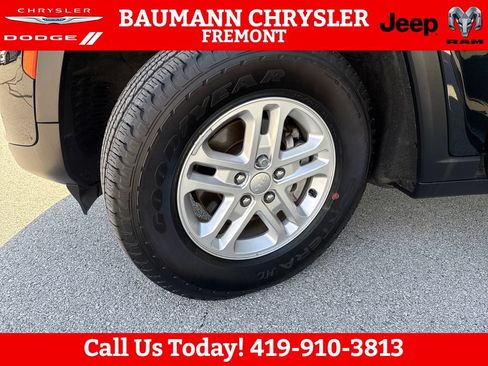 Used 2023 Jeep Grand Cherokee Laredo w/ Luxury Tech Group I AWD/4WD image 27
