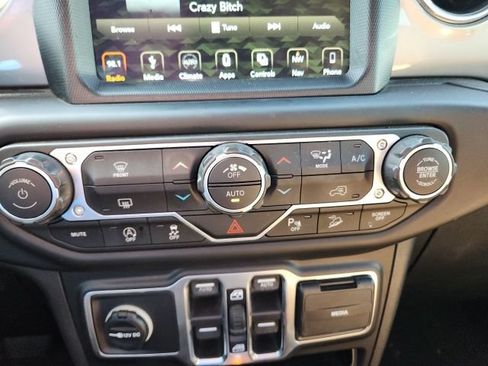 Used 2019 Jeep Wrangler Unlimited Sahara AWD/4WD image 30