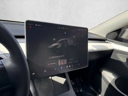 Used 2022 Tesla Model Y Long Range AWD/4WD image 15