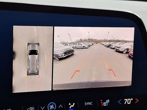 Used 2024 Chevrolet Traverse Z71 image 16