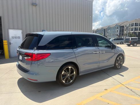 Used 2023 Honda Odyssey Elite image 8