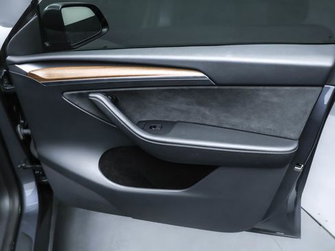 Used 2022 Tesla Model Y Performance image 28