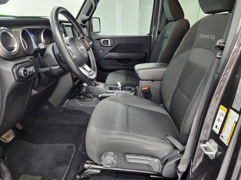 Used 2018 Jeep Wrangler Unlimited Sahara image 7