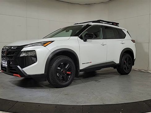 Used 2025 Nissan Rogue SV image 4