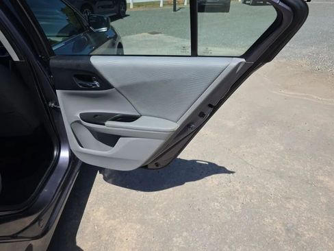 Used 2015 Honda Accord LX image 35
