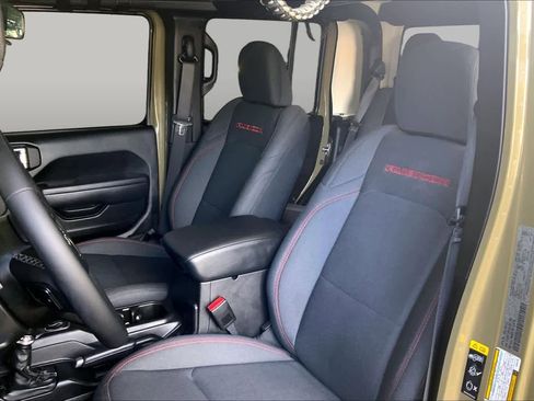 Used 2025 Jeep Gladiator Rubicon w/ Convenience Group AWD/4WD image 8
