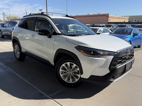 Used 2026 Toyota Corolla Cross LE image 5