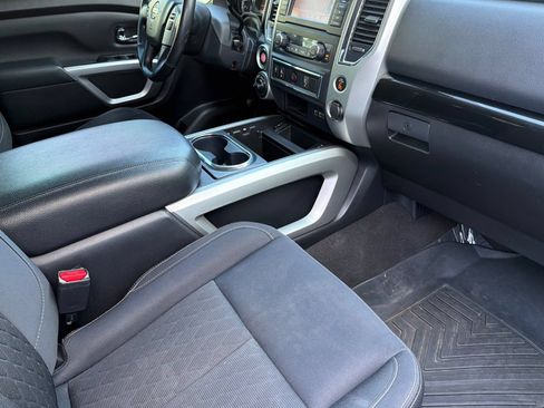 Used 2019 Nissan Titan SV w/ SV Convenience Package AWD/4WD image 30