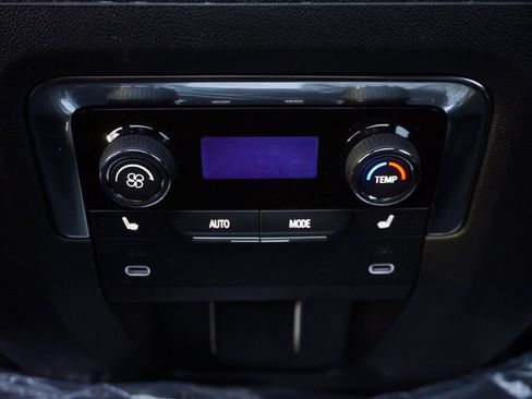 New 2026 Chevrolet Suburban High Country image 30