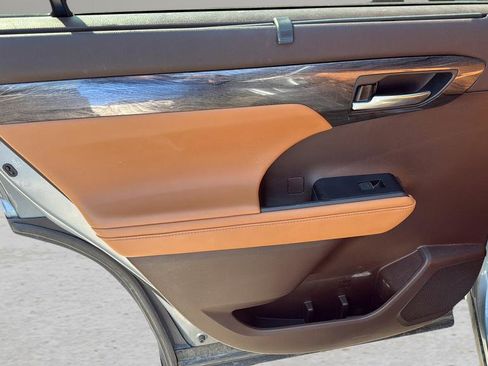 Used 2020 Toyota Highlander Platinum image 14