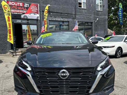 Used 2025 Nissan Altima 2.5 SV FWD image 2