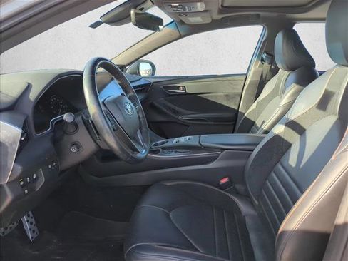 Used 2021 Toyota Avalon Touring image 8