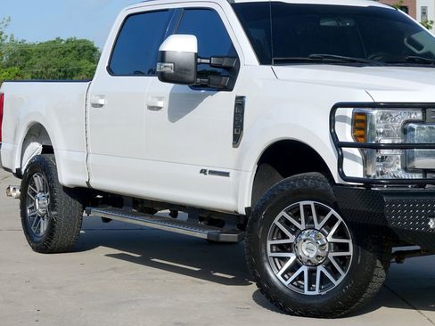 Used 2019 Ford F250 Lariat w/ Lariat Value Package AWD/4WD image 3
