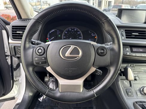 Used 2015 Lexus CT 200h w/ Navigation Package image 18