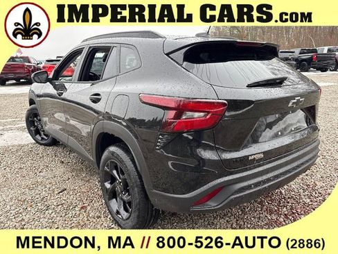 New 2026 Chevrolet Trax LT w/ Midnight Edition FWD image 8