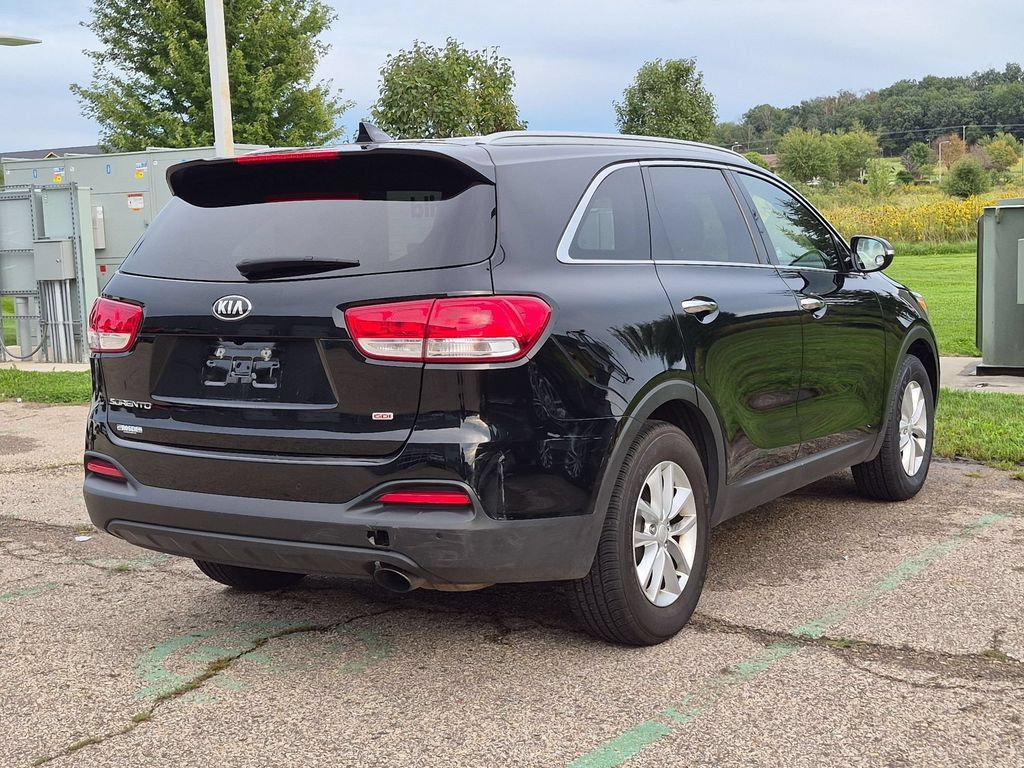 Used 2016 Kia Sorento FWD w/ LX Convenience Package image 2